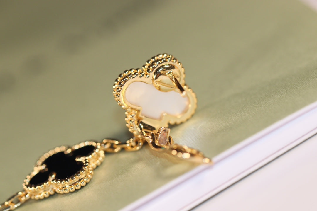 ¡®Dream¡¯CLOVER EARRINGS GOLD ONYX MOP 3 MOTIF