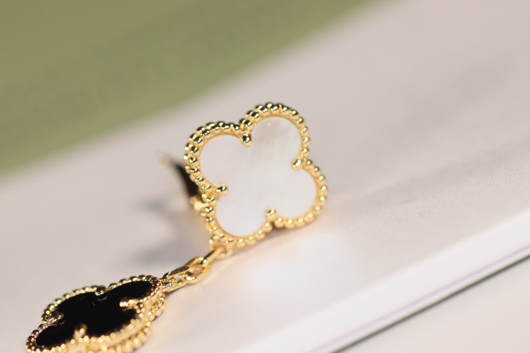 ¡®Dream¡¯CLOVER EARRINGS GOLD ONYX MOP 3 MOTIF