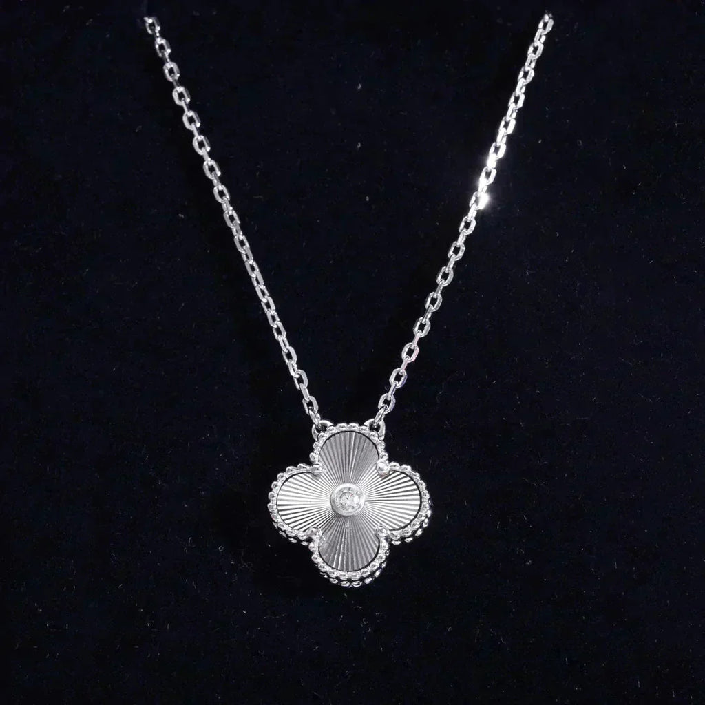 ¡®Dream¡¯CLOVER  15MM DIAMOND LASER NECKLACE SILVER