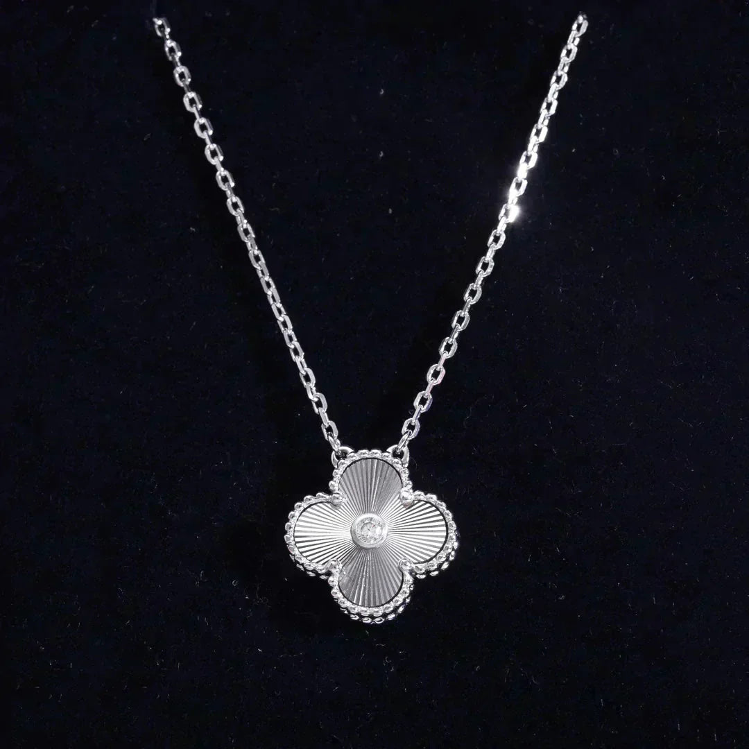 ¡®Dream¡¯CLOVER  15MM DIAMOND LASER NECKLACE SILVER