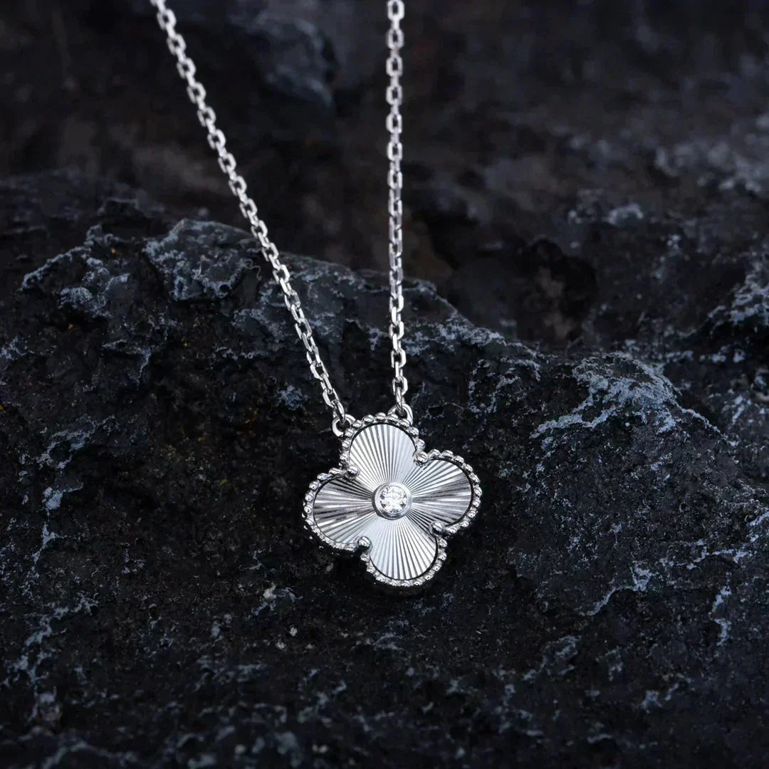 ¡®Dream¡¯CLOVER  15MM DIAMOND LASER NECKLACE SILVER