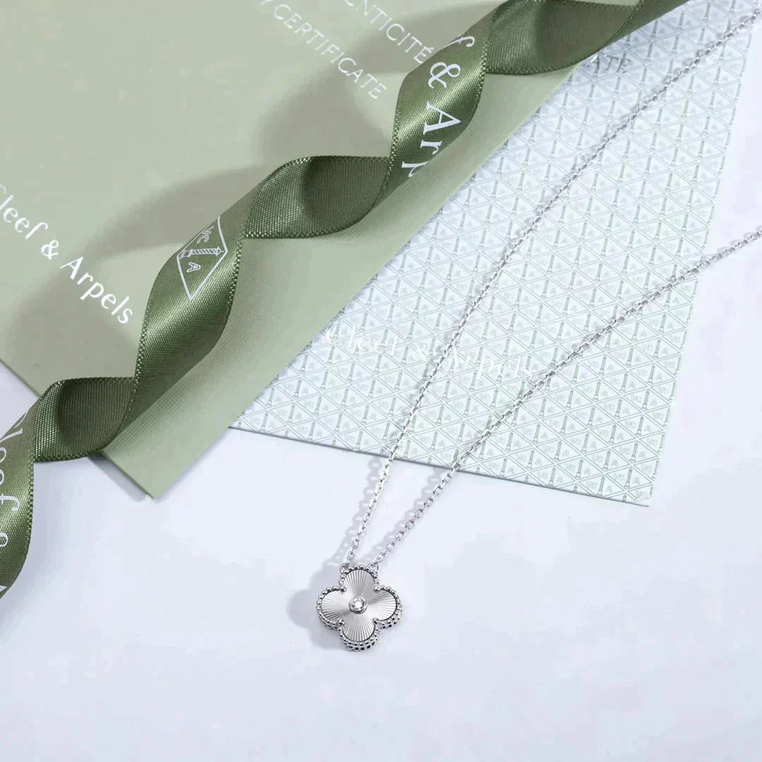 ¡®Dream¡¯CLOVER  15MM DIAMOND LASER NECKLACE SILVER