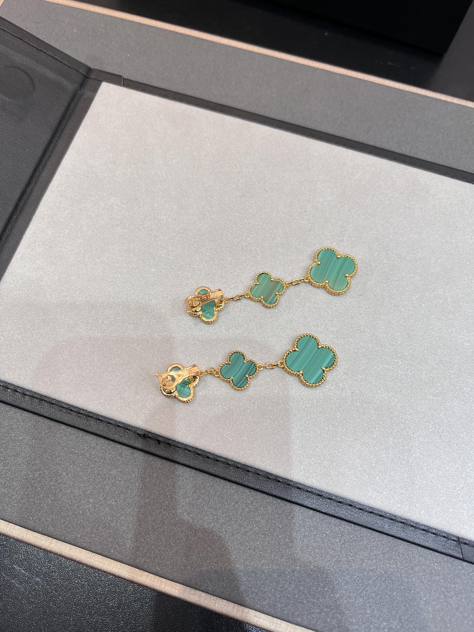 ¡®Dream¡¯CLOVER MALACHITE 3 MOTIFS GOLD