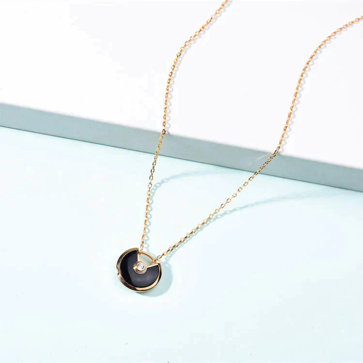 ¡®Dream¡¯AMULETTE GOLD CARNELIAN ONYX NECKLACE