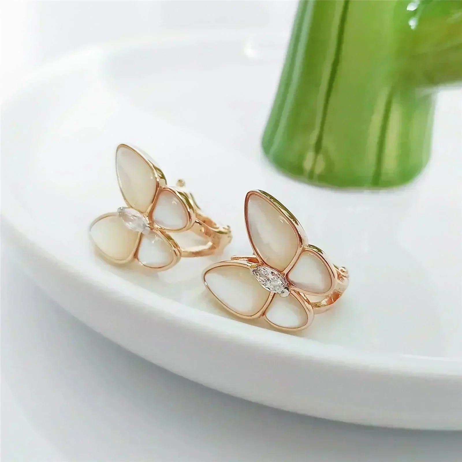 ¡®Dream¡¯BUTTERFLY MOP DIAMOND EARRINGS