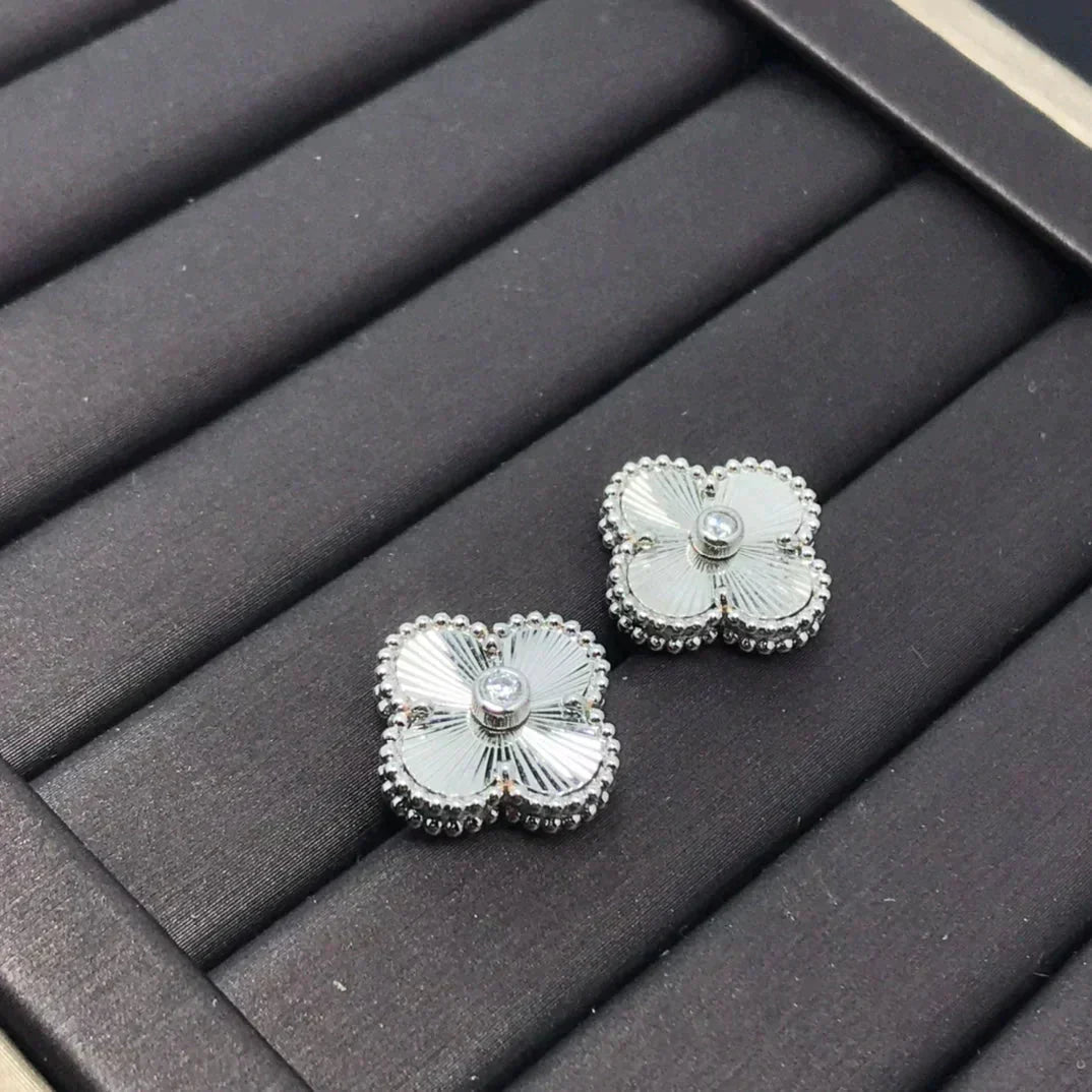 ®Dream®クローバーミニ 9.5MM レーザーピアス