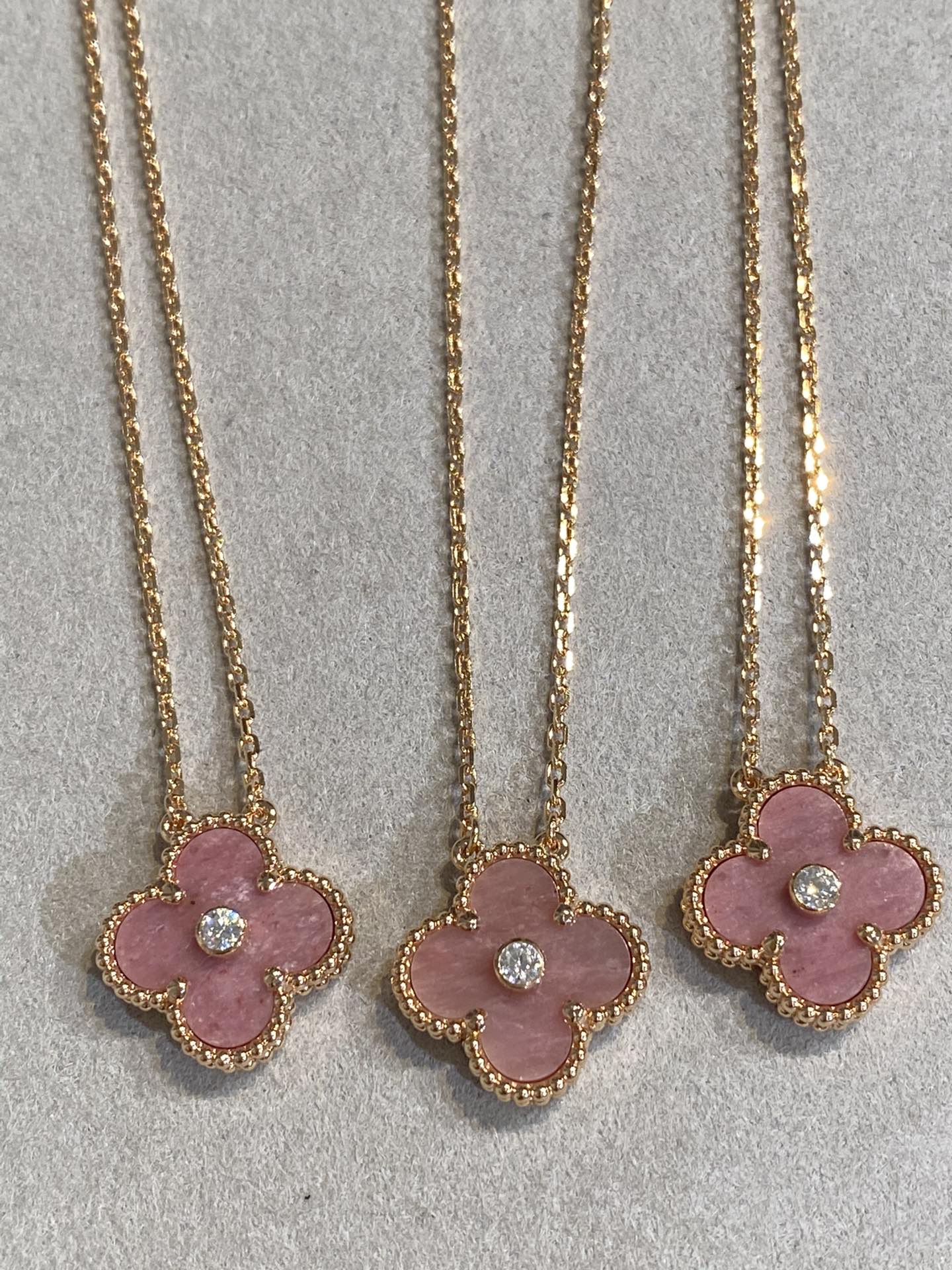¡®Dream¡¯CLOVER 15MM DIAMOND RHODONITE NECKLACE