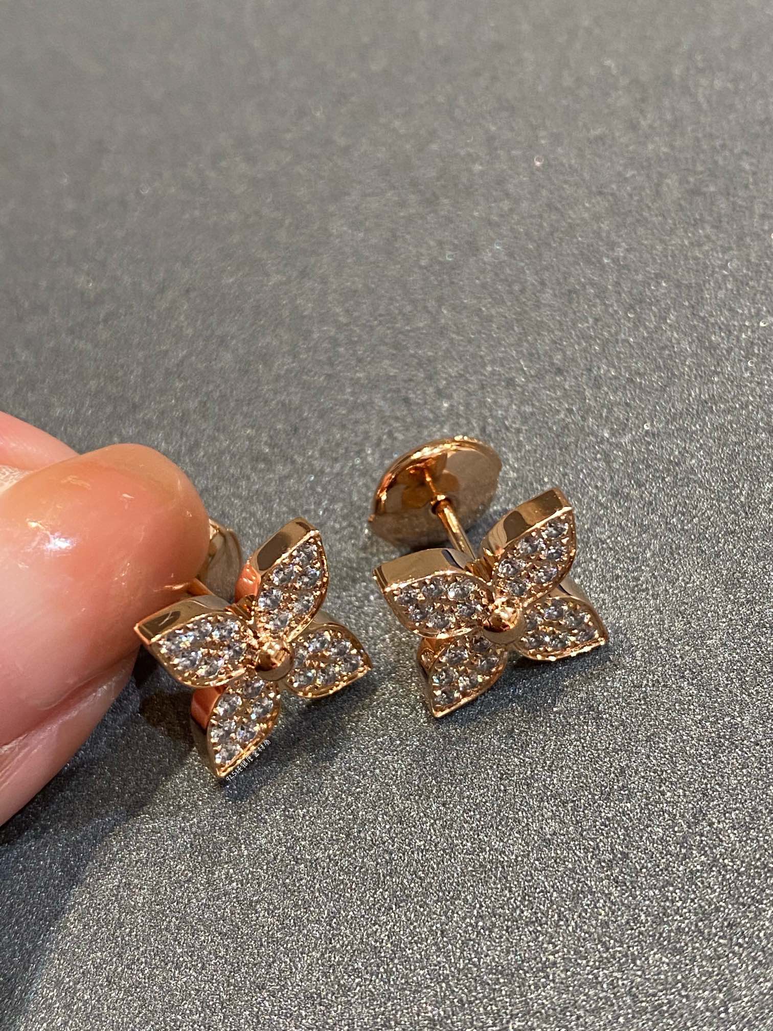 ¡®Dream¡¯STAR DIAMOND EARRINGS