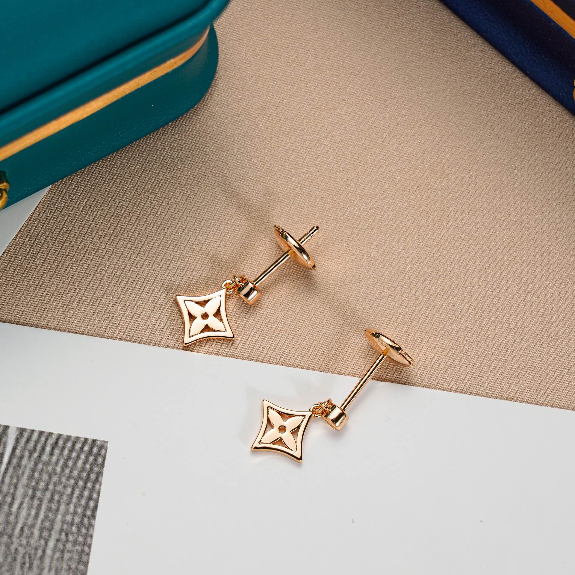 ¡®Dream¡¯STAR EARRINGS GOLD