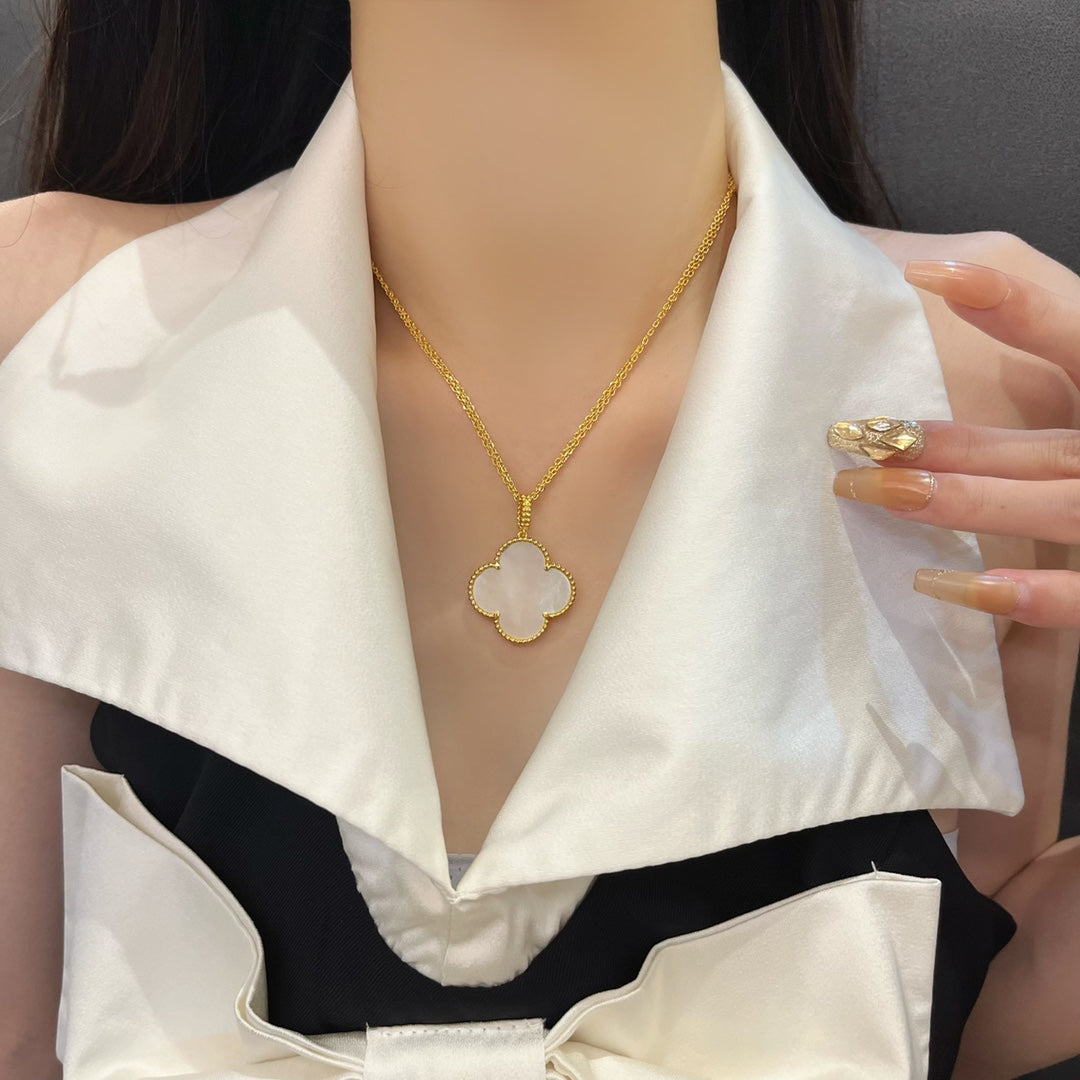 ¡®Dream¡¯CLOVER 25MM MOP LARGE PENDANT NECKLACE