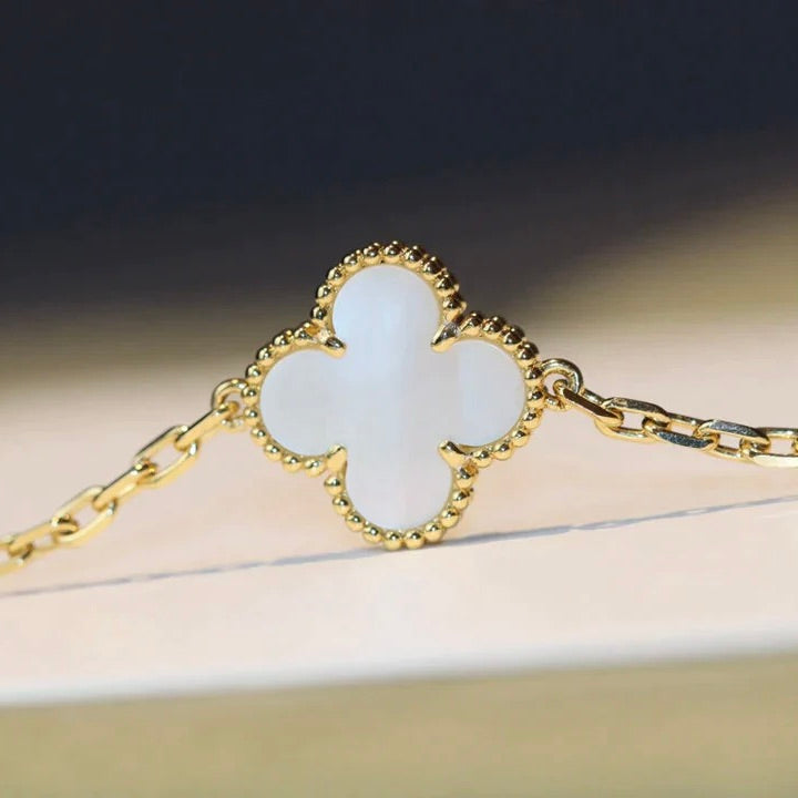 ¡®Dream¡¯CLOVER 20 MOTIFS WHITE MOP NECKLACE