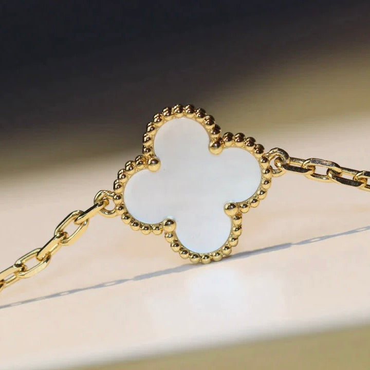 ¡®Dream¡¯CLOVER 20 MOTIFS WHITE MOP NECKLACE