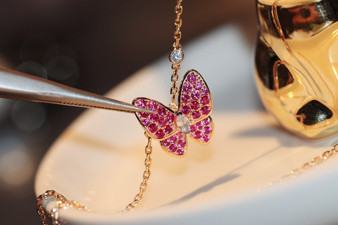¡®Dream¡¯BUTTERFLY RED DIAMOND ROSE GOLD NECKLACE