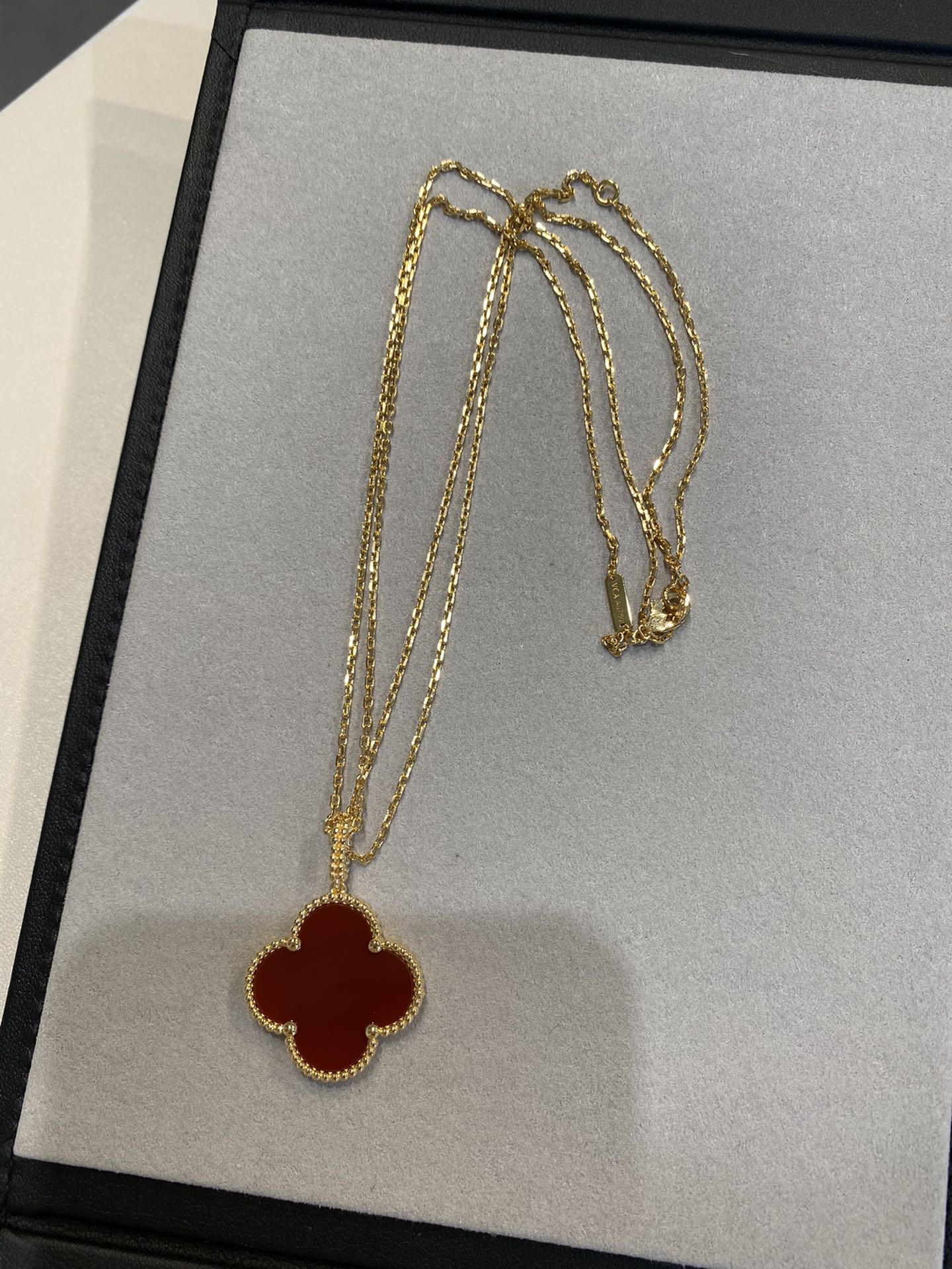 ¡®Dream¡¯CLOVER 25MM NECKLACE GOLD CARNELIAN