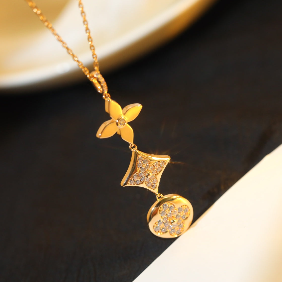 ¡®Dream¡¯STAR AND SUN DIAMOND PINK GOLD NECKLACE