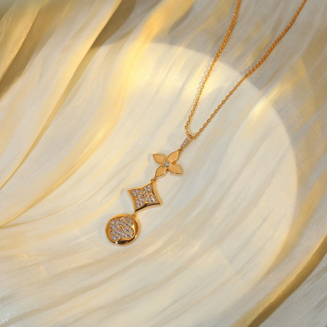 ¡®Dream¡¯STAR AND SUN DIAMOND PINK GOLD NECKLACE