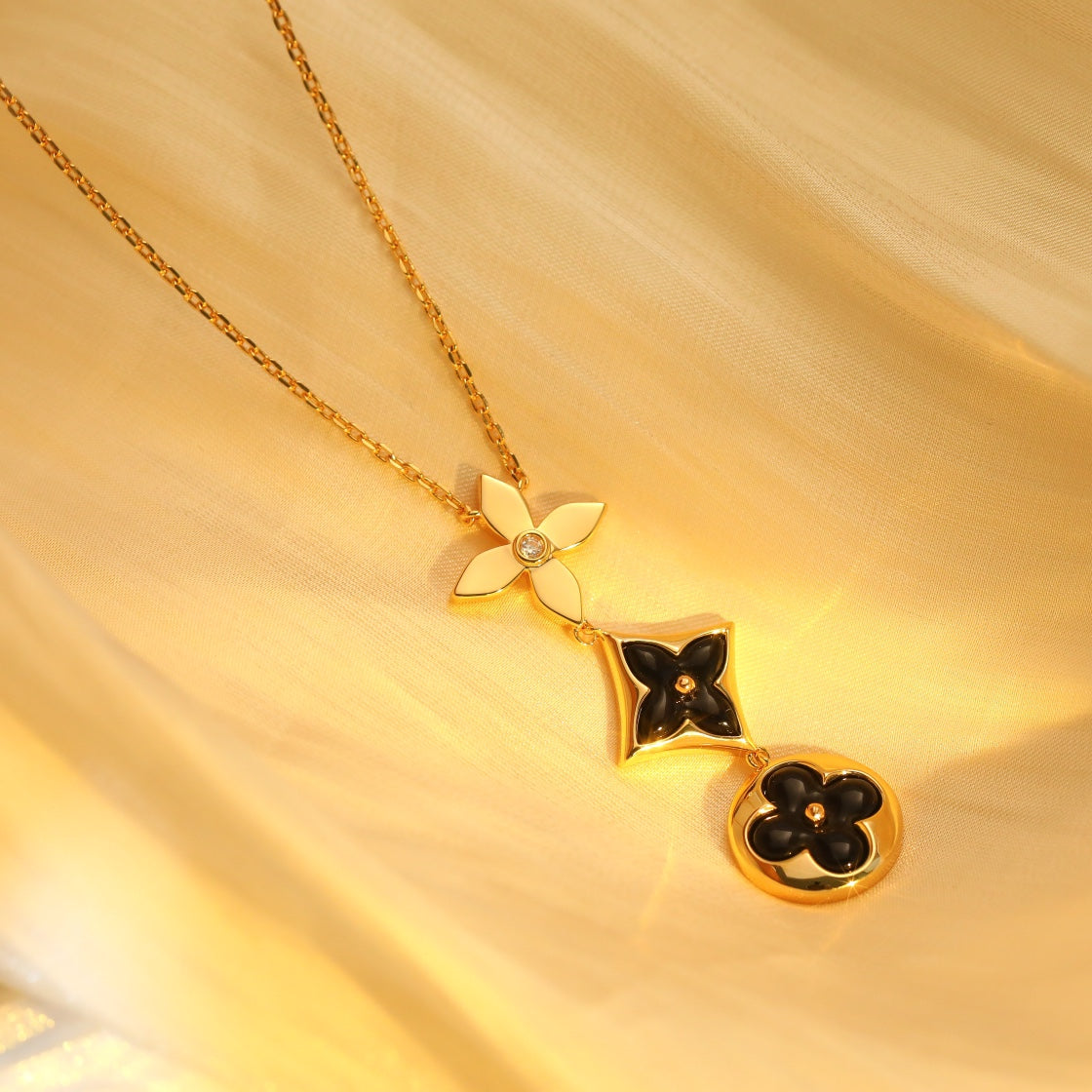 ¡®Dream¡¯STAR AND SUN ONYX PINK GOLD NECKLACE