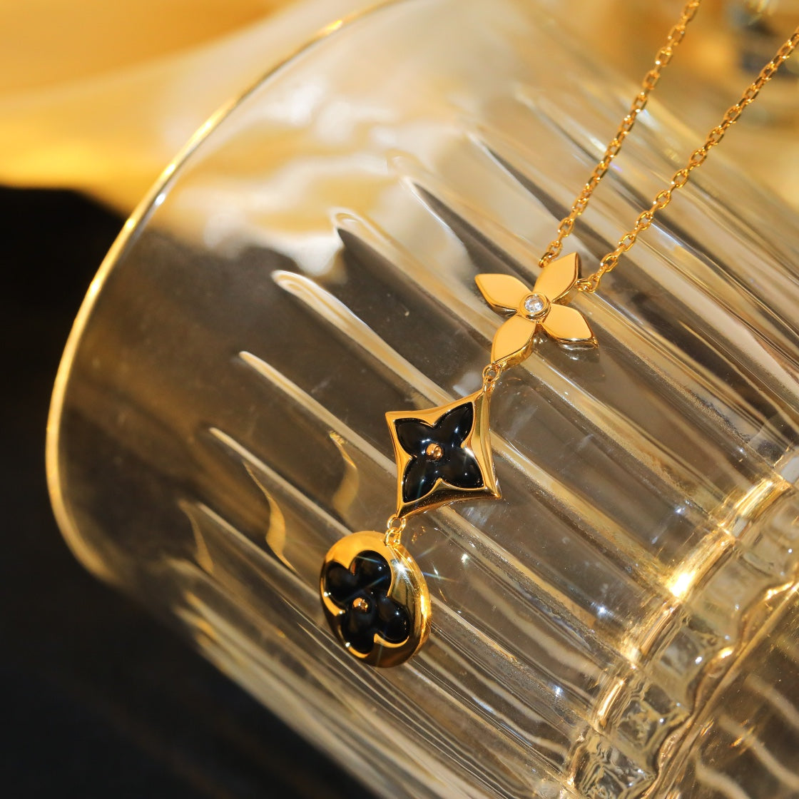 ¡®Dream¡¯STAR AND SUN ONYX PINK GOLD NECKLACE