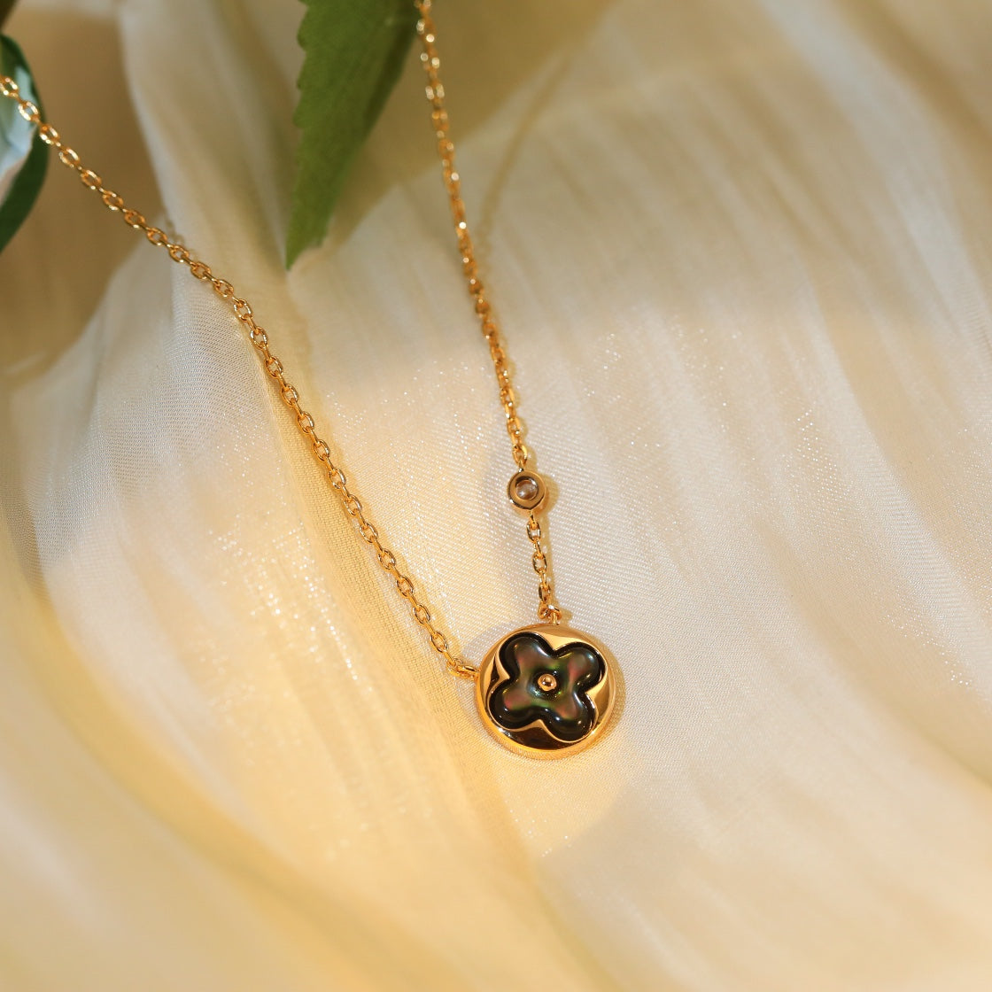 ¡®Dream¡¯SUN PEDANT PINK GOLD 1 DIAMOND NECKLACE
