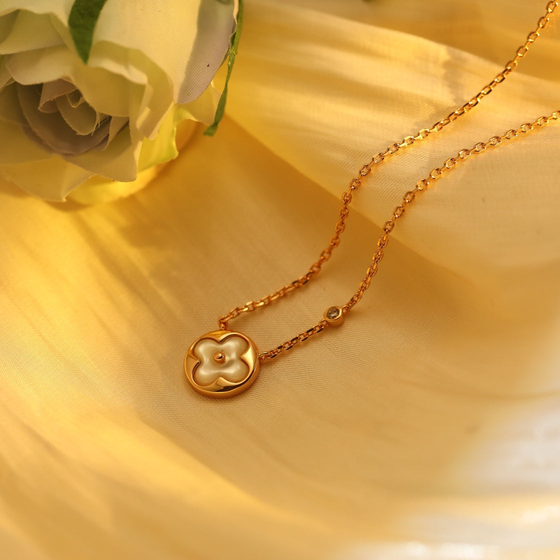 ¡®Dream¡¯SUN PEDANT PINK GOLD 1 DIAMOND NECKLACE