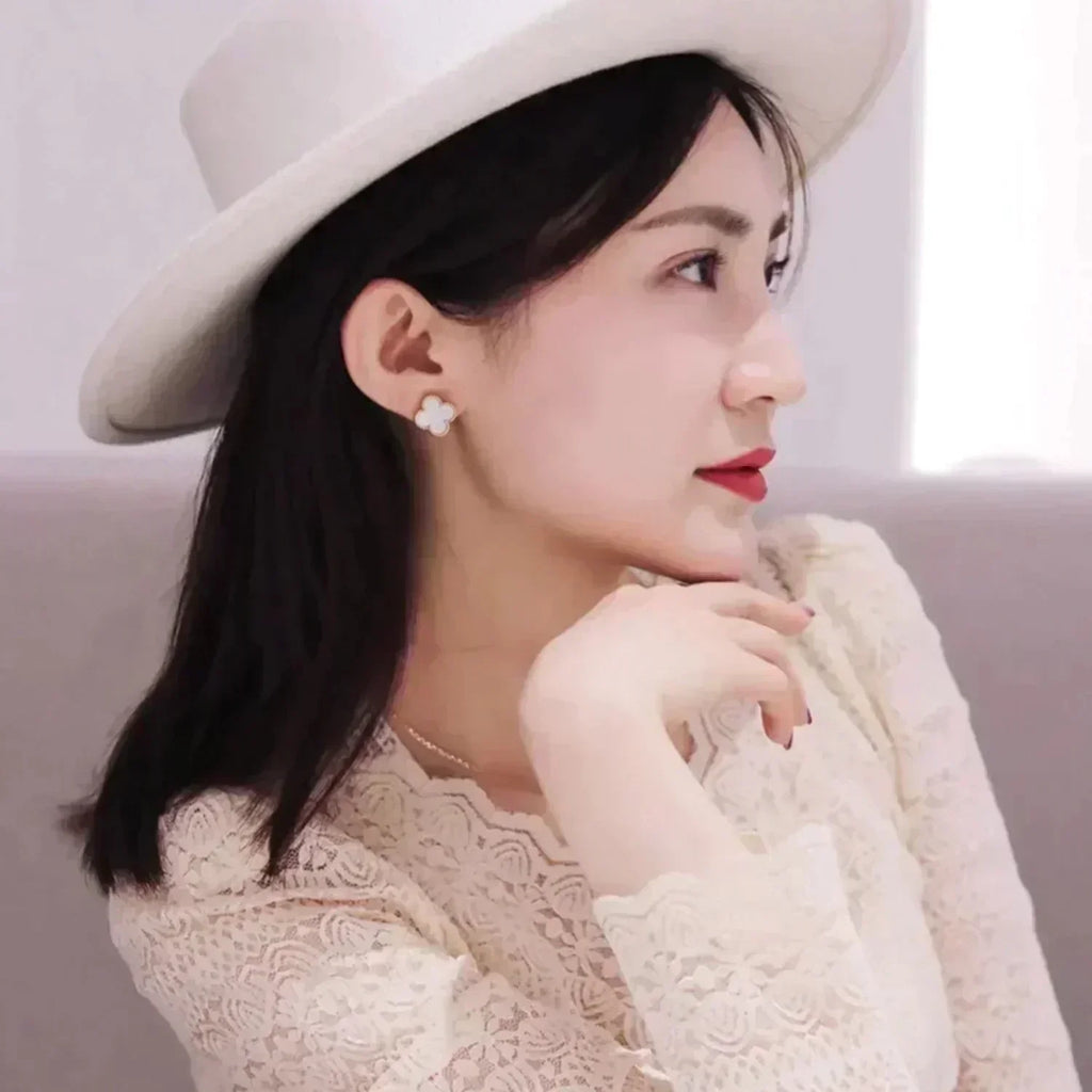 ¡®Dream¡¯CLOVER MEDIUM 1 MOTIFS  WHITE MOP STUD EARRINGS