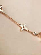 „Dream“-Armband mit Stern-, Sonnen- und 7 Motiven in Gold