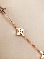 „Dream“-Armband mit Stern-, Sonnen- und 7 Motiven in Gold