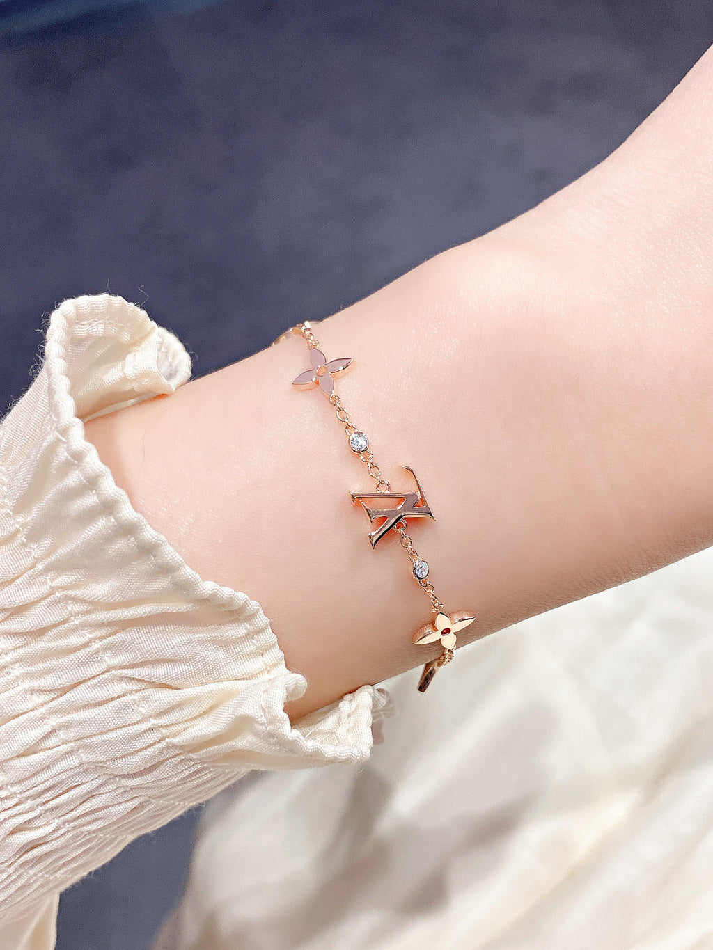 „Dream“-Armband mit Stern-, Sonnen- und 7 Motiven in Gold