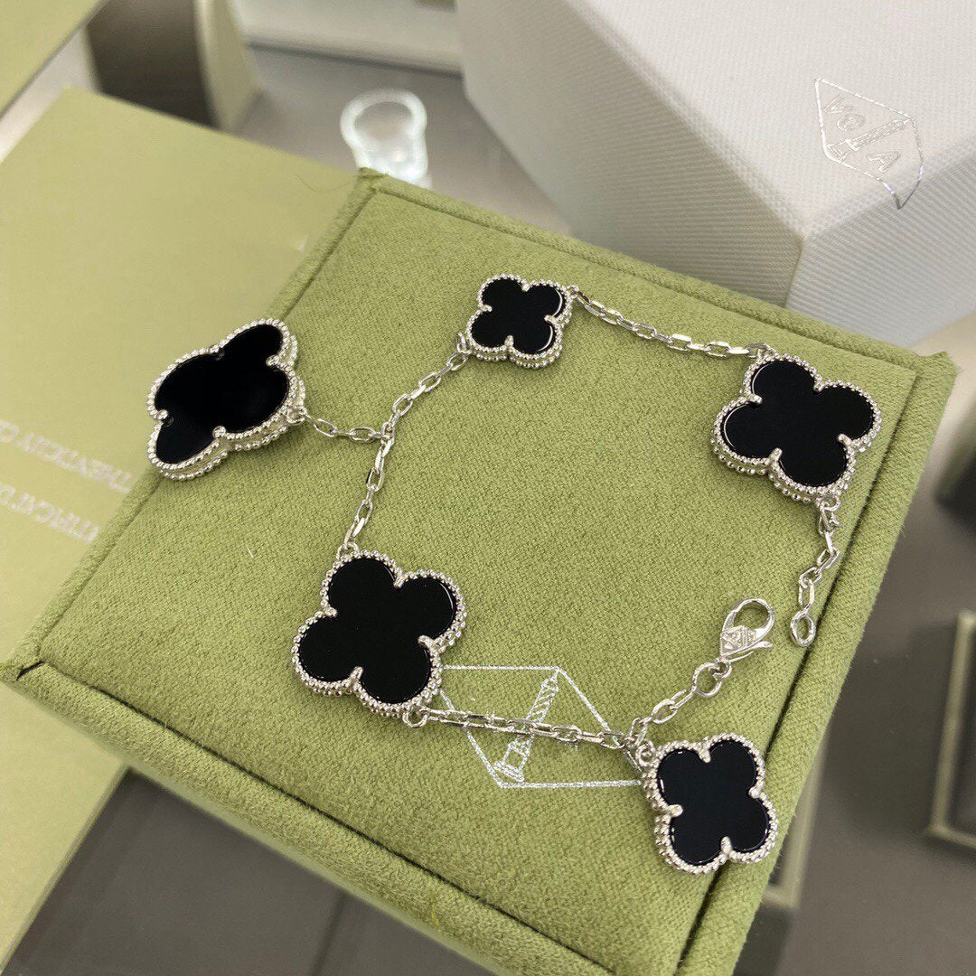 ¡®Dream¡¯CLOVER 5 MOTIFS SIVLER ONYX BRACELET