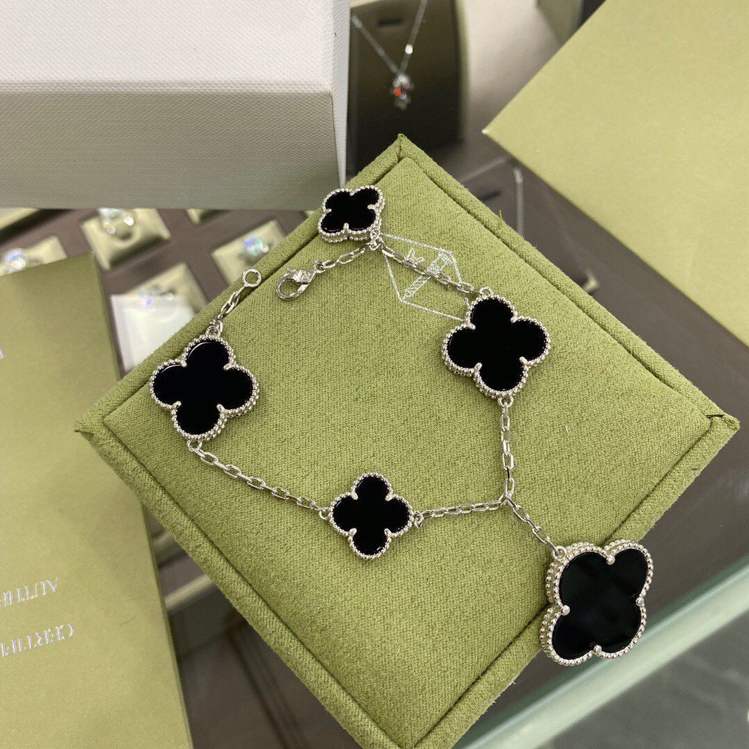 ¡®Dream¡¯CLOVER 5 MOTIFS SIVLER ONYX BRACELET