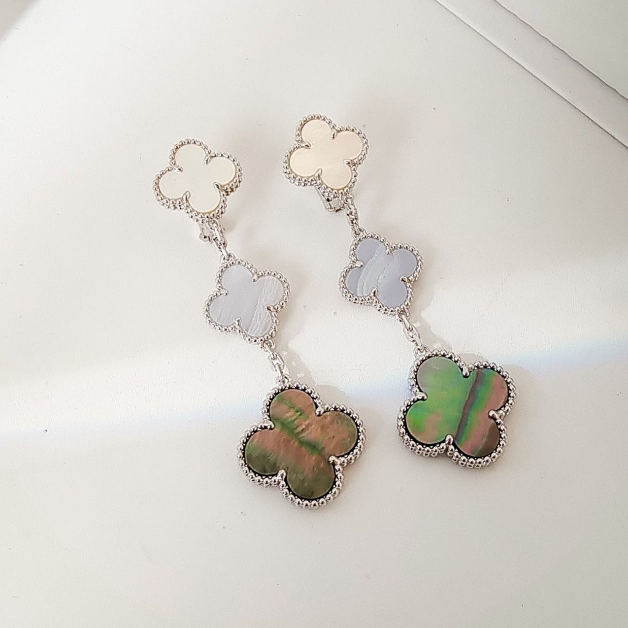 ¡®Dream¡¯CLOVER 3 MOTIFS CHALCEDONY DARK MOP SILVER EARRINGS