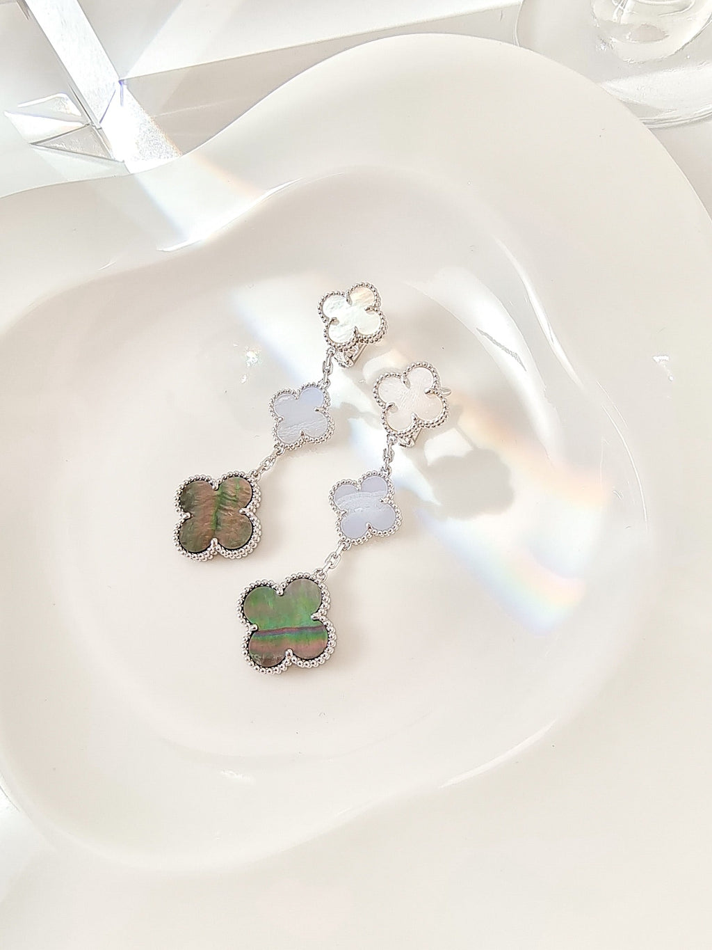 ¡®Dream¡¯CLOVER 3 MOTIFS CHALCEDONY DARK MOP SILVER EARRINGS