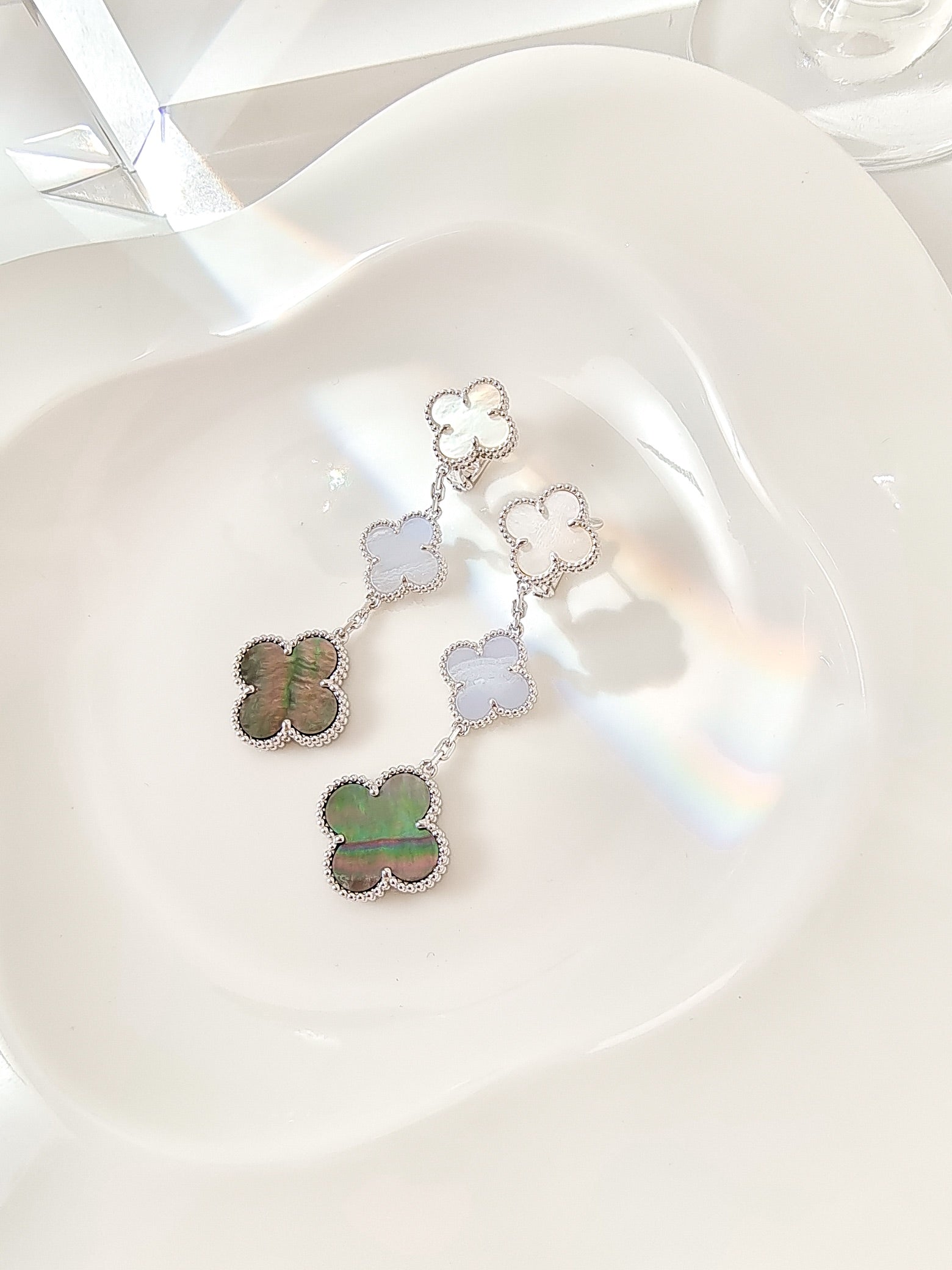 ¡®Dream¡¯CLOVER 3 MOTIFS CHALCEDONY DARK MOP SILVER EARRINGS