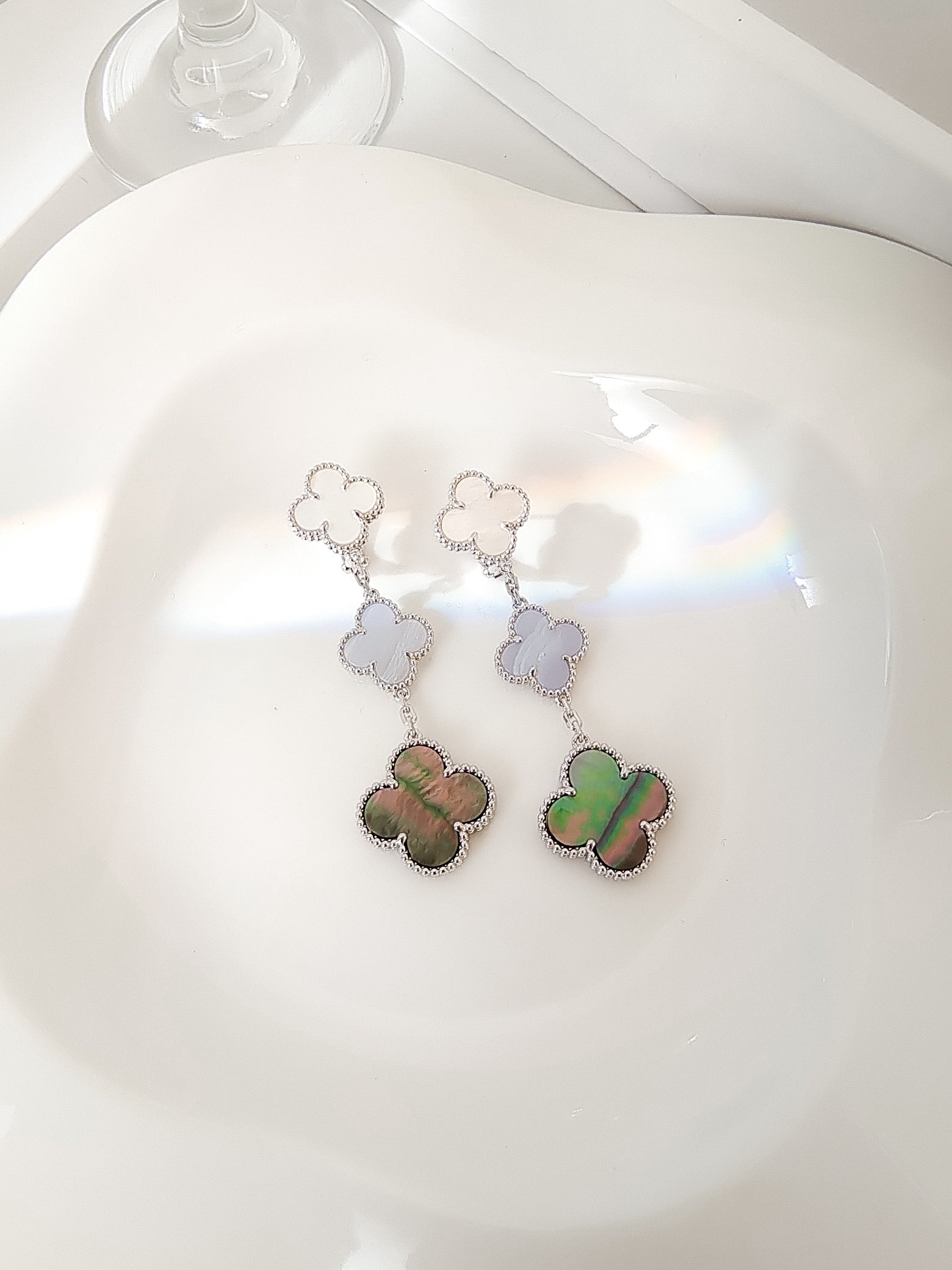 ¡®Dream¡¯CLOVER 3 MOTIFS CHALCEDONY DARK MOP SILVER EARRINGS