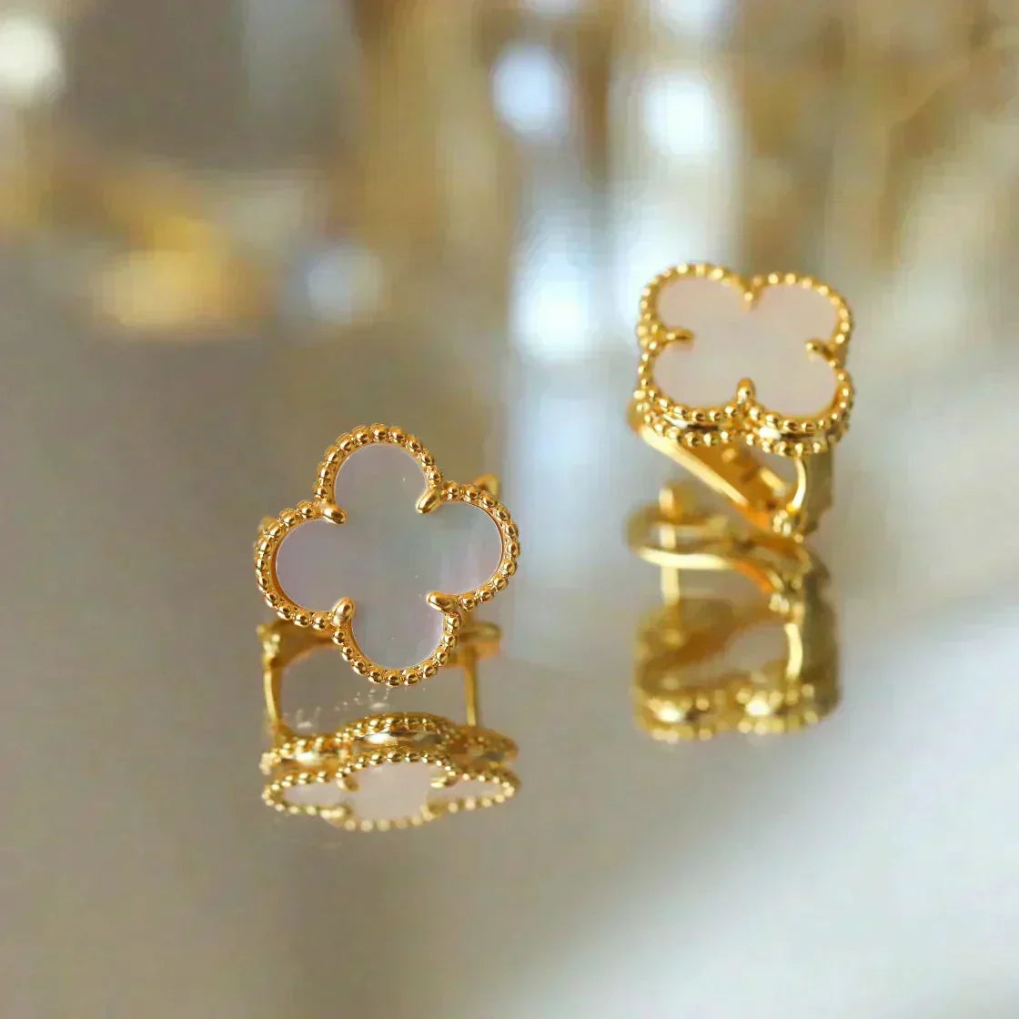 ¡®Dream¡¯CLOVER MEDIUM 1 MOTIFS  WHITE MOP STUD EARRINGS