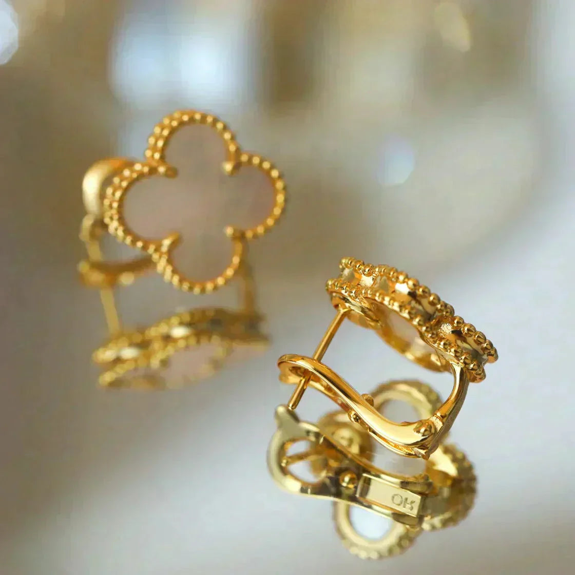 ¡®Dream¡¯CLOVER MEDIUM 1 MOTIFS  WHITE MOP STUD EARRINGS