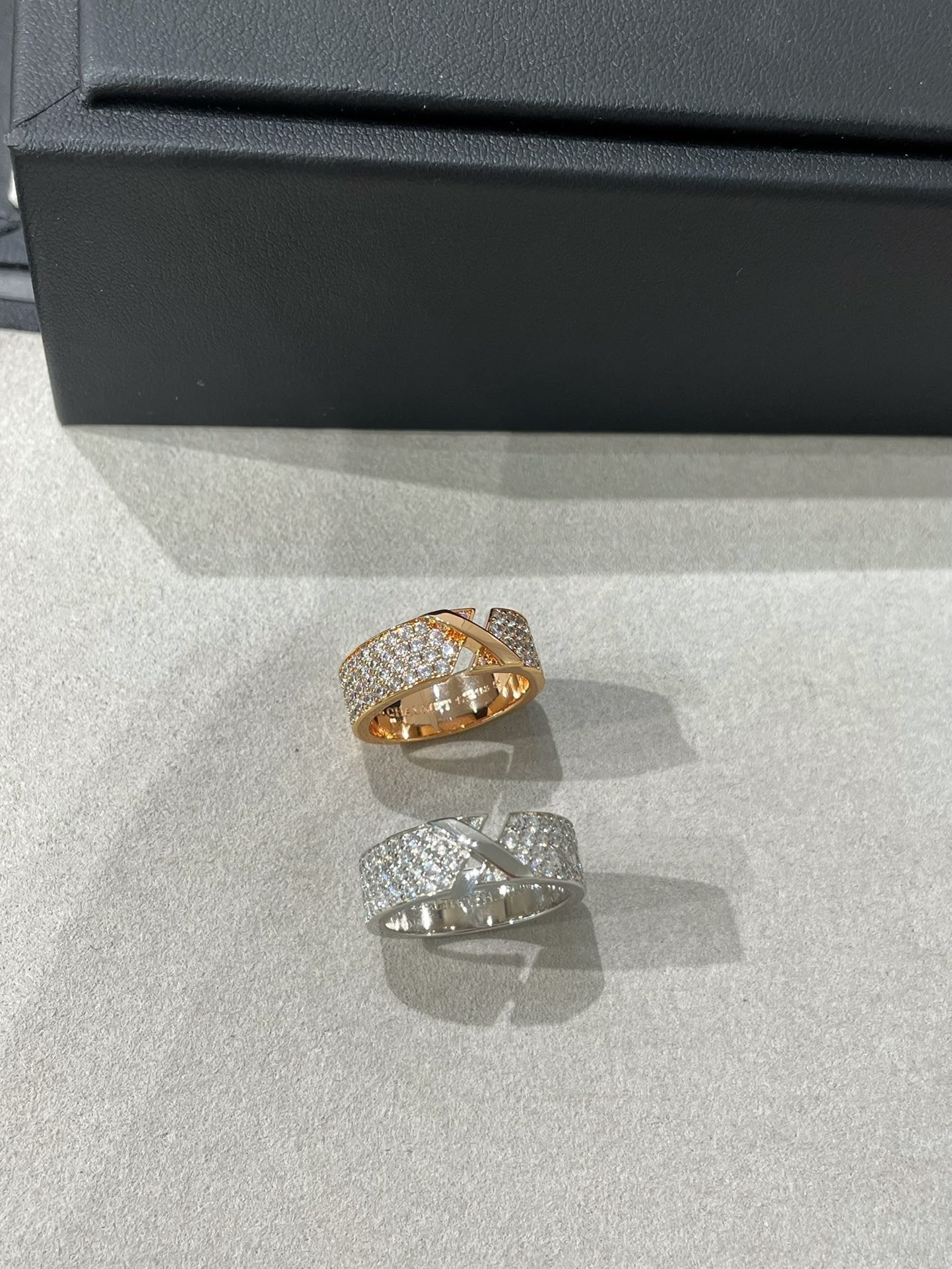 ¡®Dream¡¯LIENS EVIDENCE  DIAMOND PAVED RING