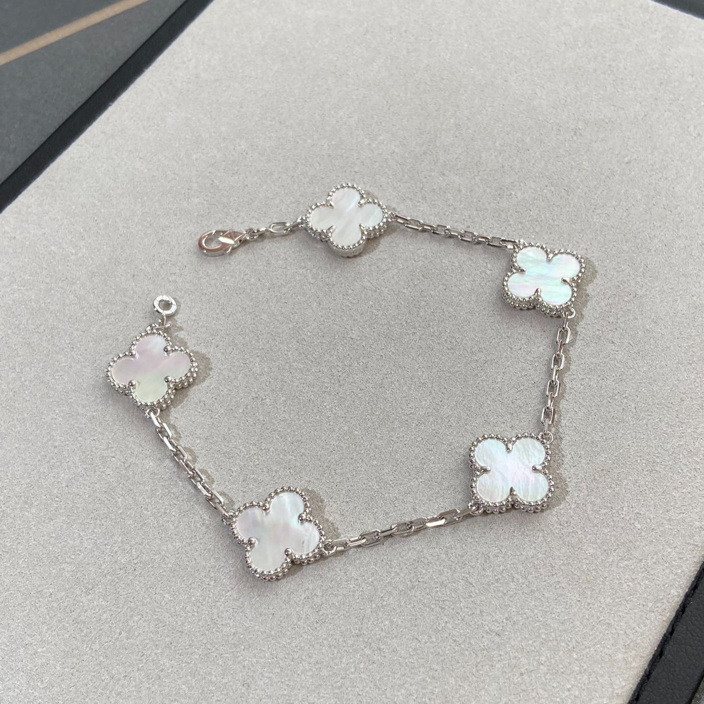 [Dream]New CLOVER WHITE PEARL MOP 5 MOTIF BRACELET COLLECTION