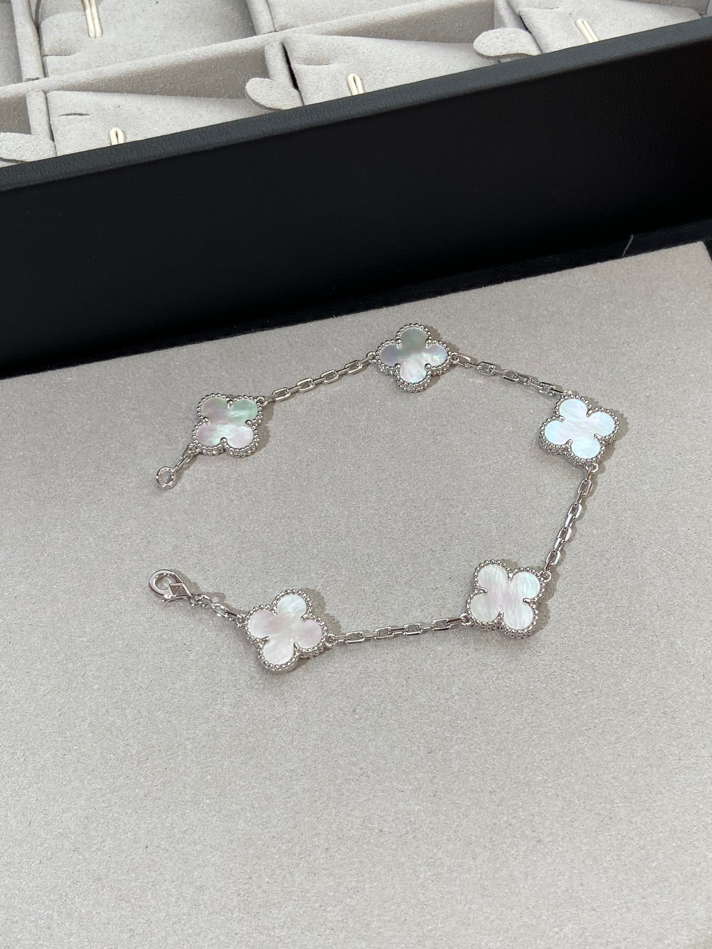 [Dream]New CLOVER WHITE PEARL MOP 5 MOTIF BRACELET COLLECTION