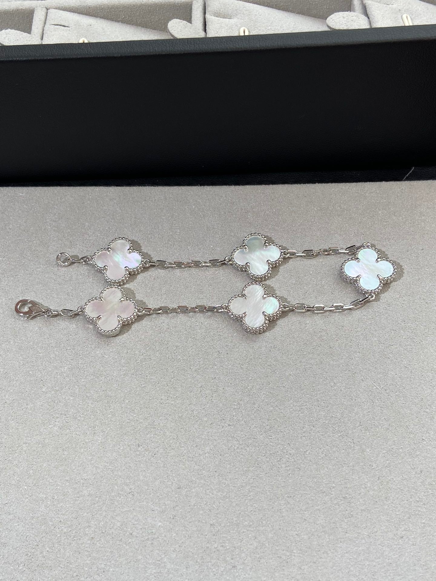[Dream]New CLOVER WHITE PEARL MOP 5 MOTIF BRACELET COLLECTION