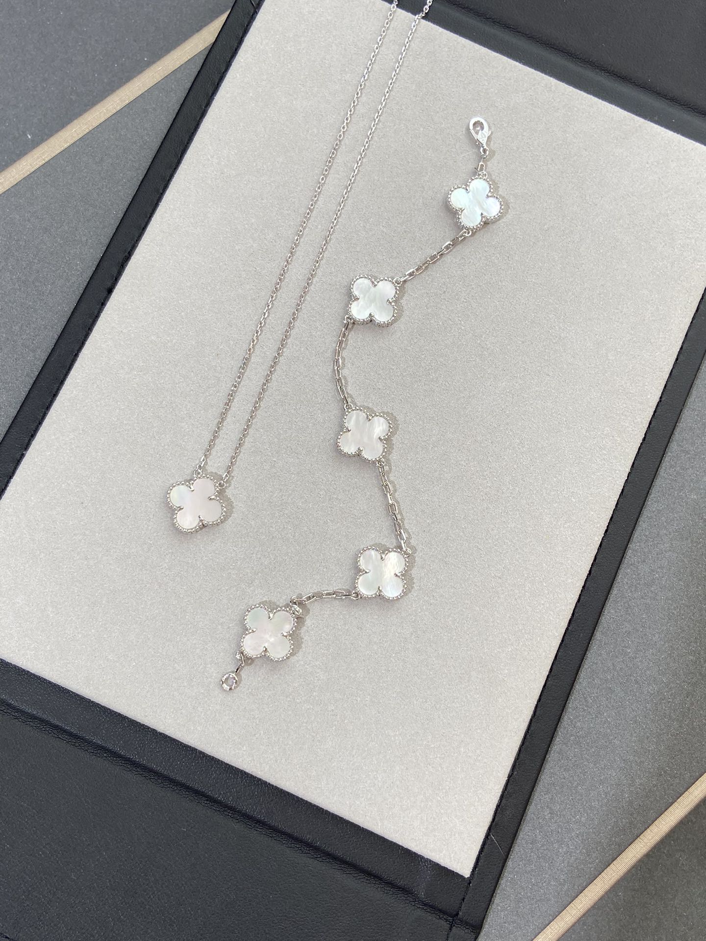 [Dream]New CLOVER WHITE PEARL MOP 5 MOTIF BRACELET COLLECTION