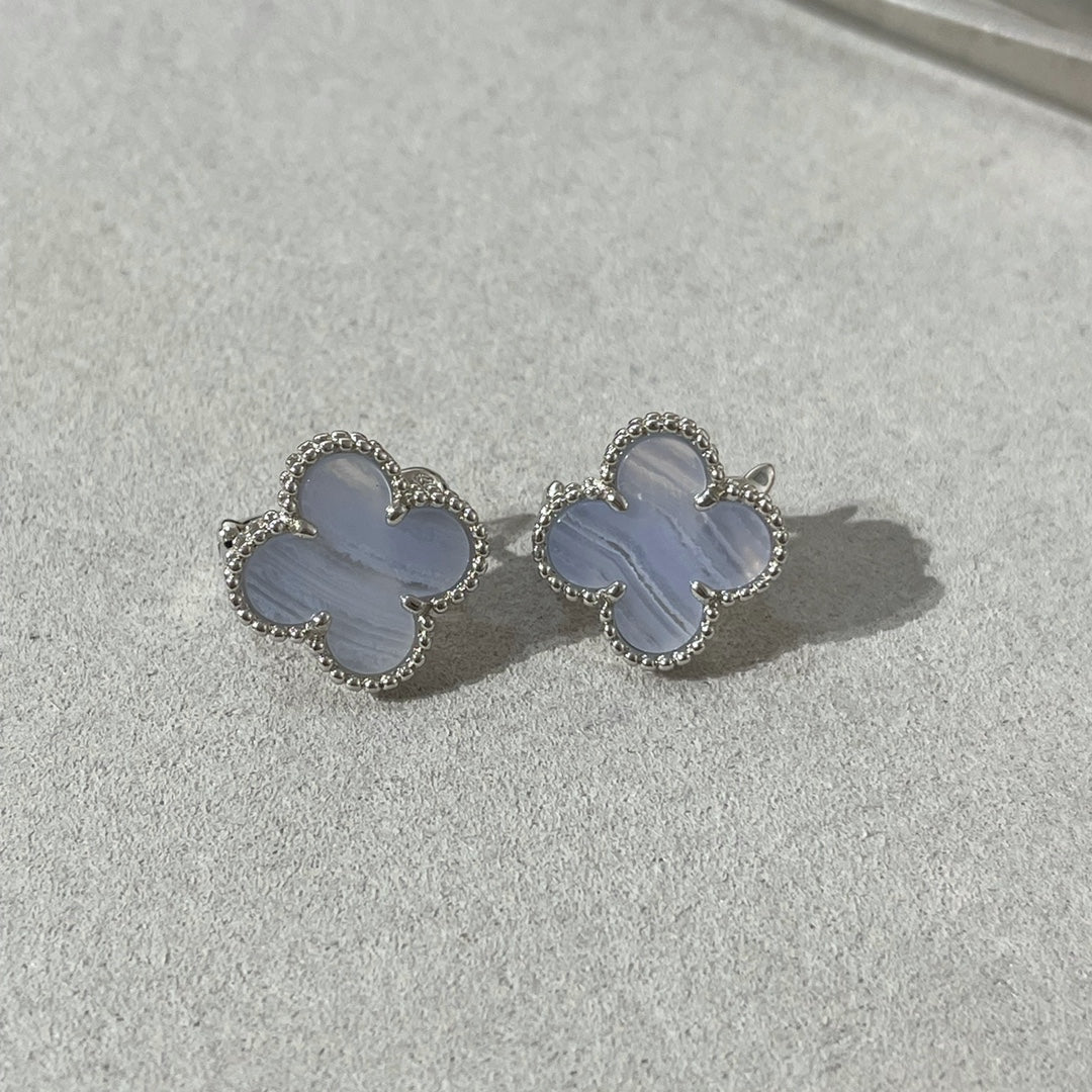 ¡®Dream¡¯CLOVER CHALCEDONY SILVER STUD EARRINGS