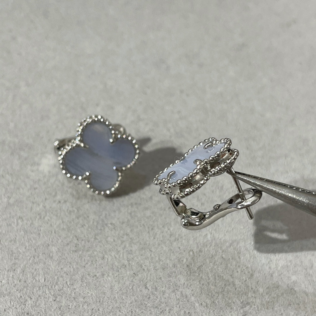¡®Dream¡¯CLOVER CHALCEDONY SILVER STUD EARRINGS