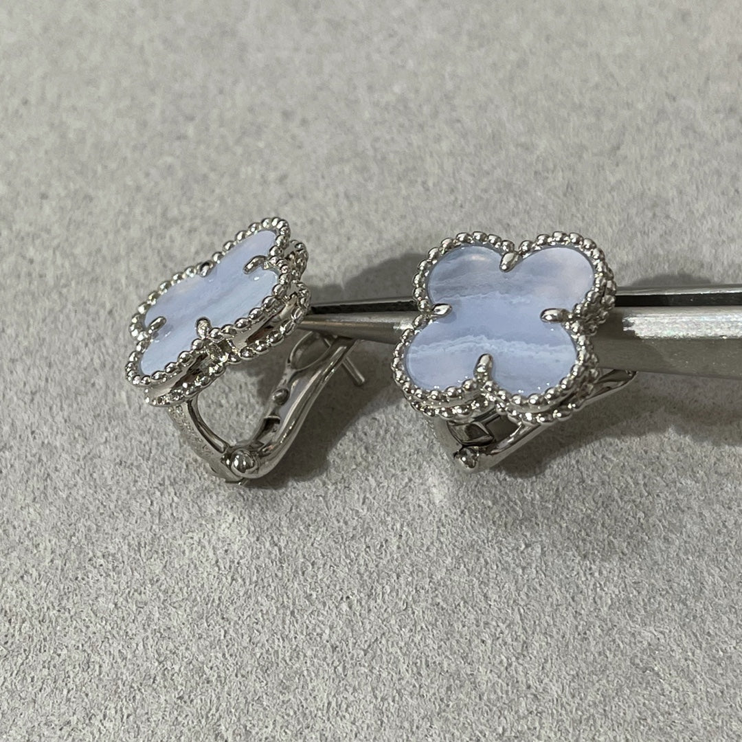 ¡®Dream¡¯CLOVER CHALCEDONY SILVER STUD EARRINGS