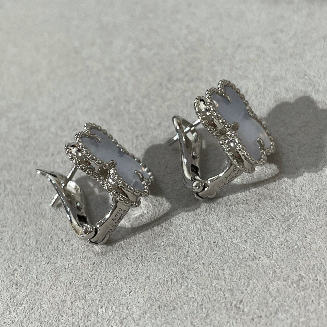 ¡®Dream¡¯CLOVER CHALCEDONY SILVER STUD EARRINGS