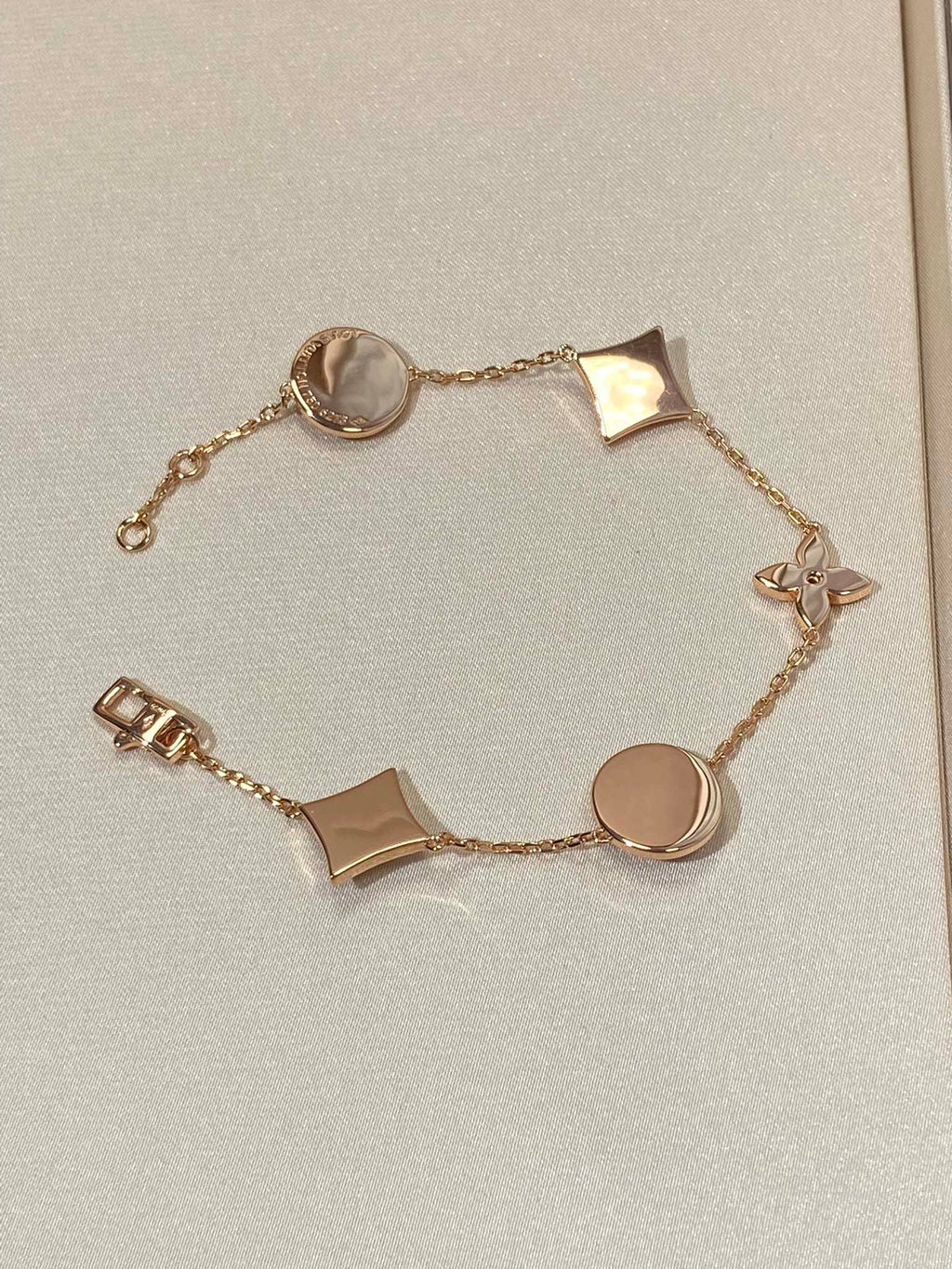 Armband mit 5 Motiven aus Perlmutt, Gold und Sterlingsilber, besetzt mit rosa Zirkonia im Traumstern- und Sonnen-Design