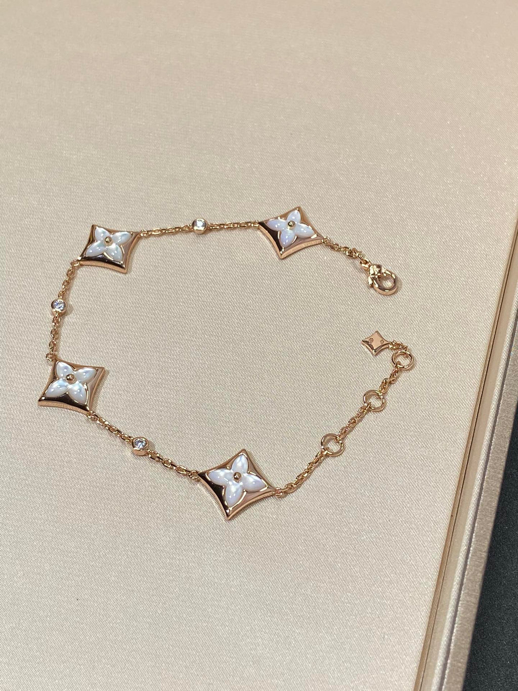 Armband mit 4 MOP Diamanten im ¡®Dream¡¯STAR-Motiv aus Roségold