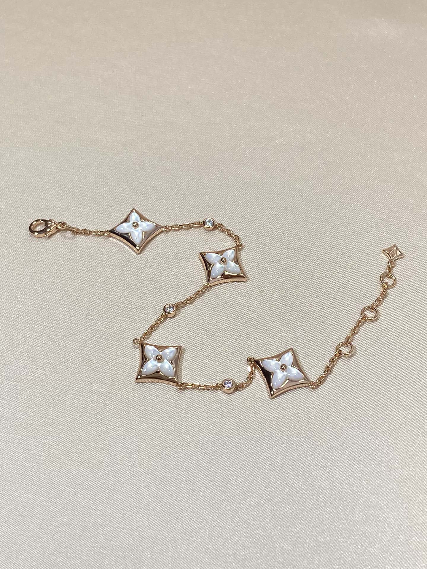 Armband mit 4 MOP Diamanten im ¡®Dream¡¯STAR-Motiv aus Roségold