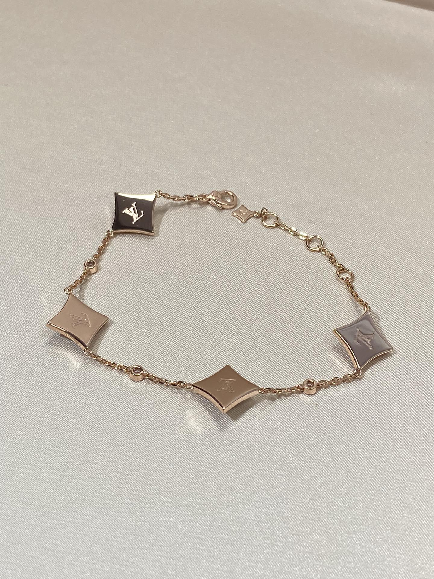 Armband mit 4 MOP Diamanten im ¡®Dream¡¯STAR-Motiv aus Roségold