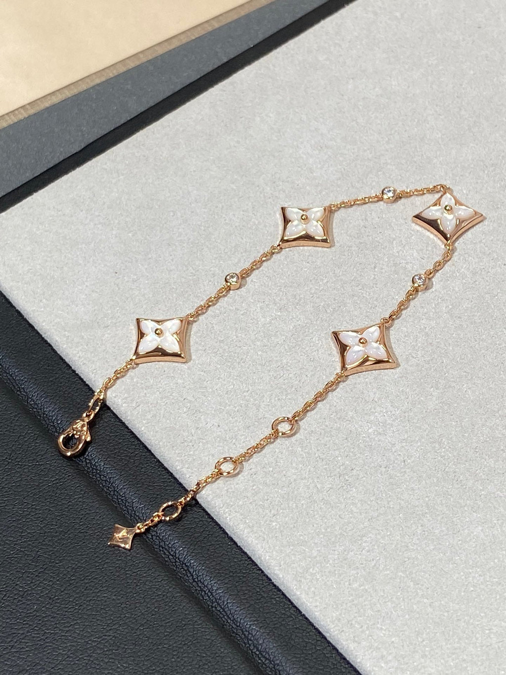 Armband mit 4 MOP Diamanten im ¡®Dream¡¯STAR-Motiv aus Roségold